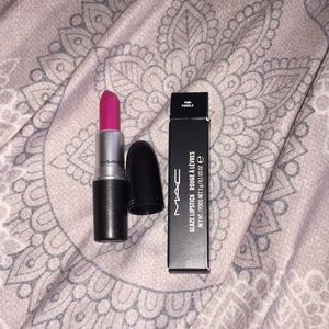 Mac lipstick in pink poodle